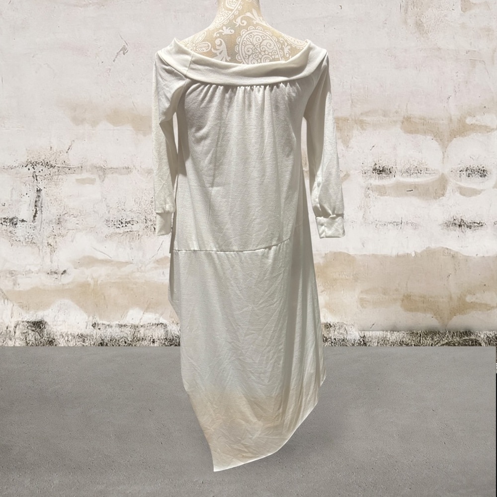 Annabelle Women’s Size Medium Asymmetrical Off White Top - Picture 2 of 4